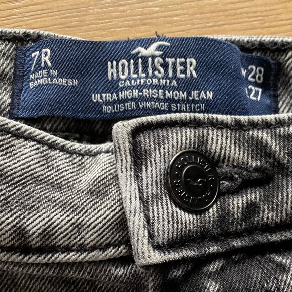 Hollister Ultra-High Rise Mom Jeans - Picture 2 of 2
